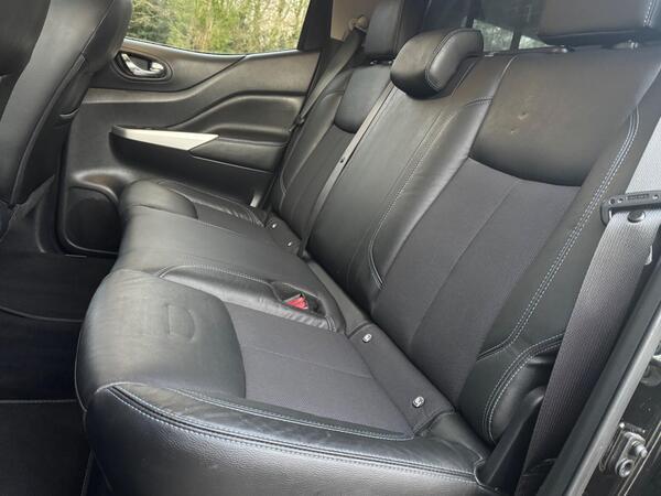 Nissan Navara 2.3 dCi N-Guard Auto 4WD Euro 6 4dr