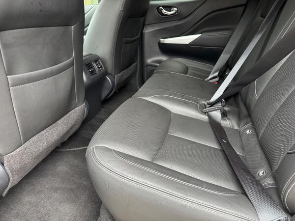 Nissan Navara 2.3 dCi Tekna Auto 4WD Euro 6 4dr