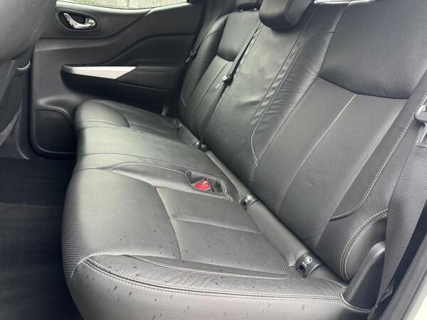 Nissan Navara 2.3 dCi Tekna 4WD Euro 6 (s/s) 4dr