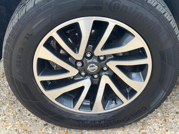 Nissan Navara 2.3 dCi Tekna Auto 4WD Euro 6 4dr