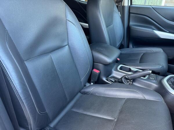 Nissan Navara 2.3 dCi Tekna 4WD Euro 6 (s/s) 4dr