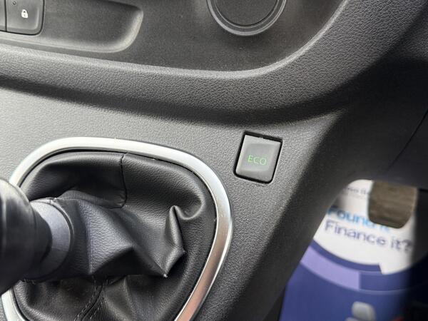 Renault Trafic 2.0 dCi ENERGY 30 Sport Nav Crew Van LWB Euro 6 (s/s) 6dr