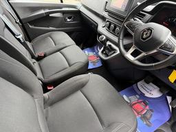 Renault Trafic 2.0 dCi Blue LL30 Sport Crew Van L2 H1 Euro 6 (s/s) 6dr at 7th