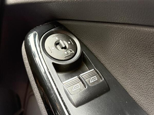 Ford Fiesta 1.0T EcoBoost Titanium Euro 6 (s/s) 5dr