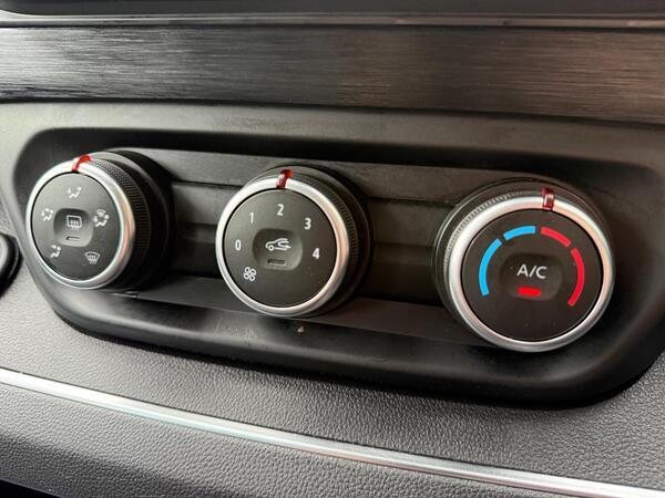 Renault Trafic 2.0 dCi Blue LL30 Sport Crew Van L2 H1 Euro 6 (s/s) 6dr