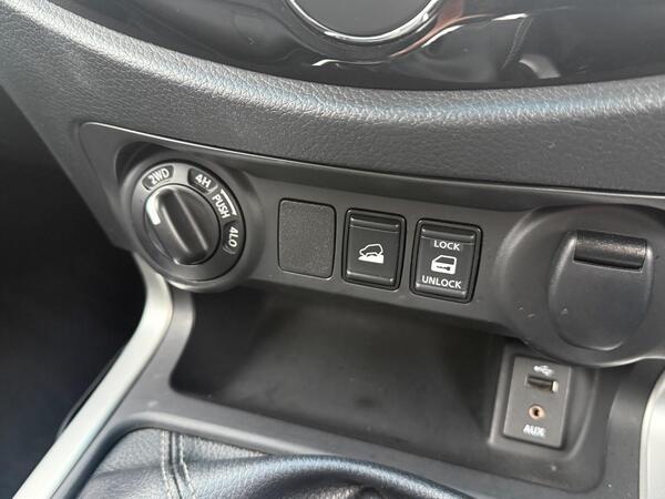 Nissan Navara 2.3 dCi Tekna 4WD Euro 6 (s/s) 4dr