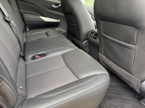 Nissan Navara 2.3 dCi N-Guard Auto 4WD Euro 6 4dr