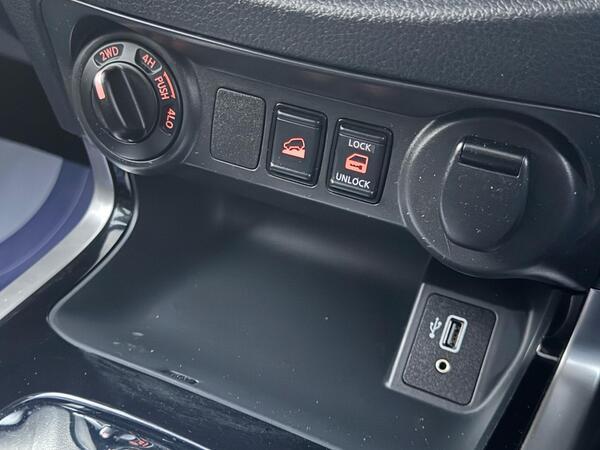 Nissan Navara 2.3 dCi N-Guard Auto 4WD Euro 6 4dr