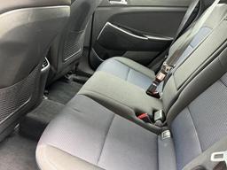 Hyundai TUCSON 1.7 CRDi Blue Drive SE Nav Euro 6 (s/s) 5dr at 25th