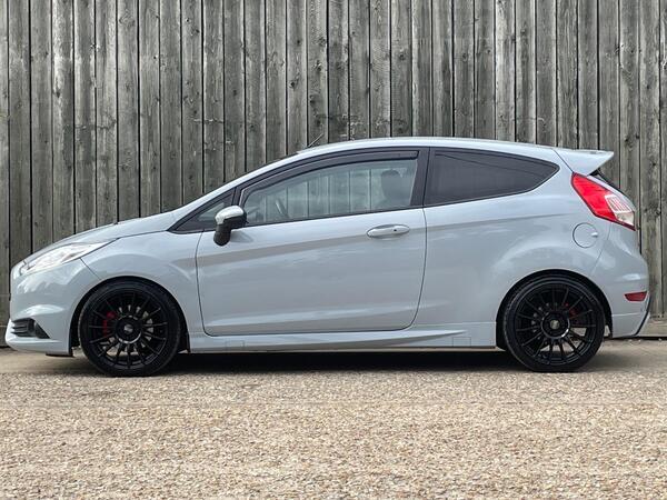 Ford Fiesta 1.6T EcoBoost ST-200 Euro 6 3dr