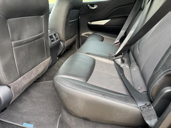 Nissan Navara 2.3 dCi N-Guard Auto 4WD Euro 6 4dr