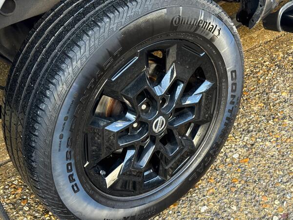 Nissan Navara 2.3 dCi N-Guard Auto 4WD Euro 6 4dr