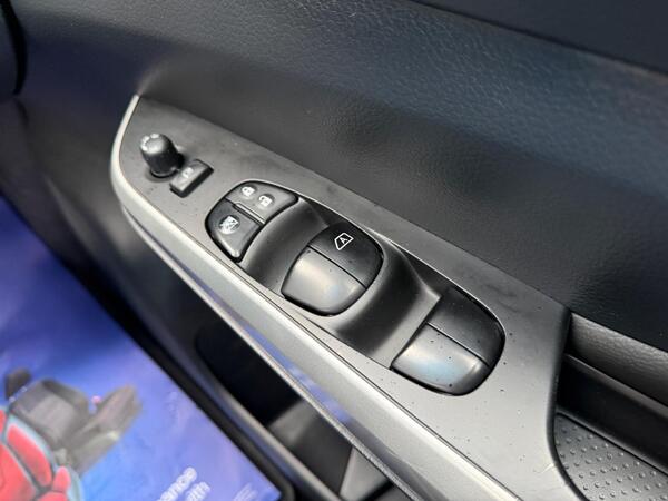 Nissan Navara 2.3 dCi Tekna Auto 4WD Euro 6 4dr