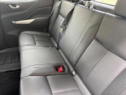 Nissan Navara 2.3 dCi Tekna Auto 4WD Euro 6 4dr at 14th