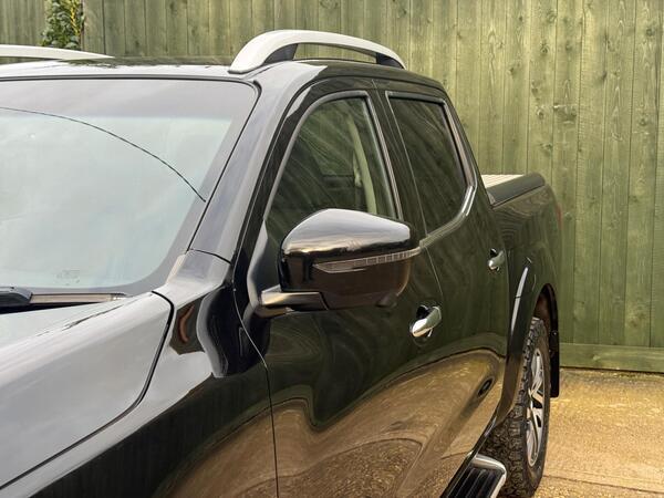 Nissan Navara 2.3 dCi Tekna 4WD Euro 6 (s/s) 4dr