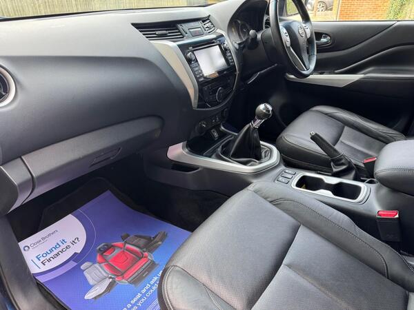 Nissan Navara 2.3 dCi Tekna 4WD Euro 6 (s/s) 4dr