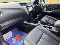 Nissan Navara 2.3 dCi Tekna 4WD Euro 6 (s/s) 4dr at 16th