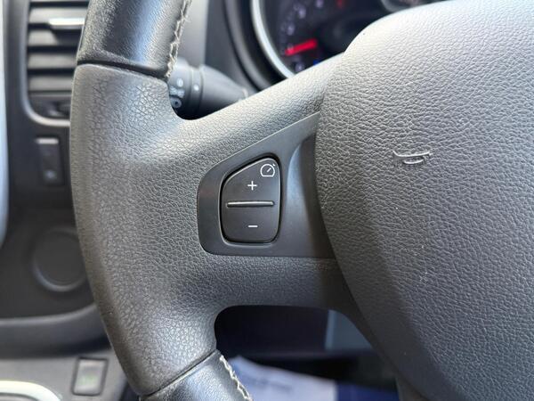 Renault Trafic 2.0 dCi ENERGY 28 Black Edition EDC SWB Standard Roof Euro 6 (s/s) 5dr