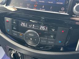 Nissan Navara 2.3 dCi N-Guard Auto 4WD Euro 6 4dr at 36th