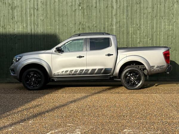 Nissan Navara 2.3 dCi N-Guard Auto 4WD Euro 6 4dr