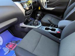 Nissan Navara 2.3 dCi Acenta 4WD Euro 6 (s/s) 4dr at 13th