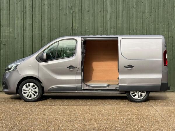 Renault Trafic 2.0 dCi ENERGY 28 Sport SWB Standard Roof Euro 6 (s/s) 5dr