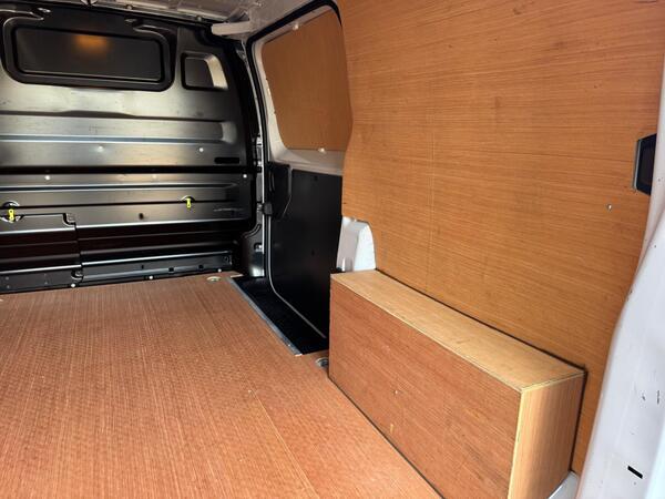 Peugeot Expert 2.0 BlueHDi 1400 Professional Premium Standard Panel Van MWB Euro 6 (s/s) 6dr