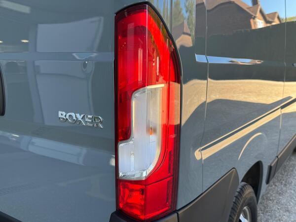 Peugeot Boxer 2.2 BlueHDi 335 Professional Premium + L2 H2 Euro 6 (s/s) 5dr