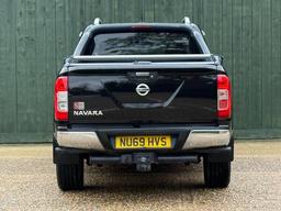 Nissan Navara 2.3 dCi Tekna 4WD Euro 6 (s/s) 4dr at 20th