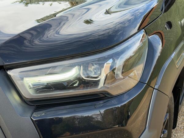 Toyota Hilux 2.8 D-4D Invincible X Auto 4WD Euro 6 (s/s) 4dr