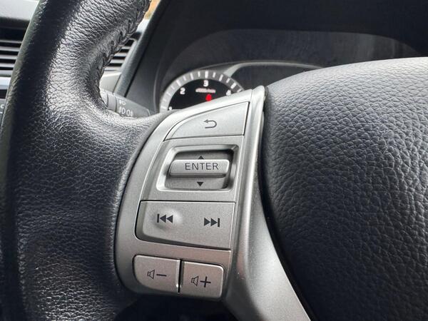 Nissan Navara 2.3 dCi Tekna Auto 4WD Euro 6 4dr