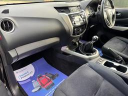 Nissan Navara 2.3 dCi Acenta+ 4WD Euro 6 (s/s) 4dr at 6th