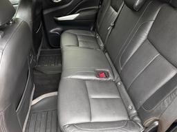 Nissan Navara 2.3 dCi Tekna Auto 4WD Euro 6 4dr at 16th