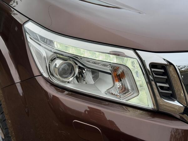 Nissan Navara 2.3 dCi Tekna 4WD Euro 6 (s/s) 4dr