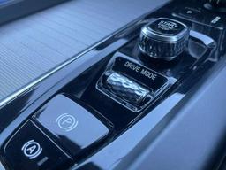 Volvo XC60 2.0 B5 MHEV R-Design Pro Auto Euro 6 (s/s) 5dr at 24th