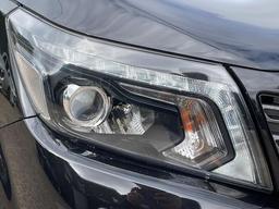 Nissan Navara 2.3 dCi N-Guard Auto 4WD Euro 6 4dr at 38th