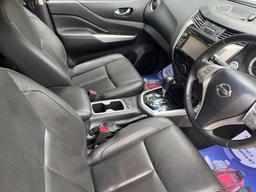 Nissan Navara 2.3 dCi Tekna Auto 4WD Euro 6 4dr at 4th