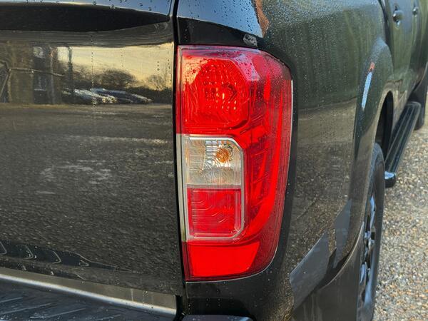 Nissan Navara 2.3 dCi N-Guard Auto 4WD Euro 6 4dr