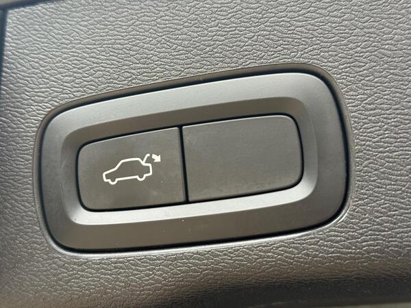 Volvo XC60 2.0 T5 R-Design Auto AWD Euro 6 (s/s) 5dr