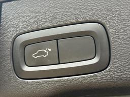 Volvo XC60 2.0 T5 R-Design Auto AWD Euro 6 (s/s) 5dr at 36th