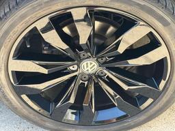 Volkswagen Tiguan 2.0 TSI R-Line Tech DSG 4Motion Euro 6 (s/s) 5dr at 28th