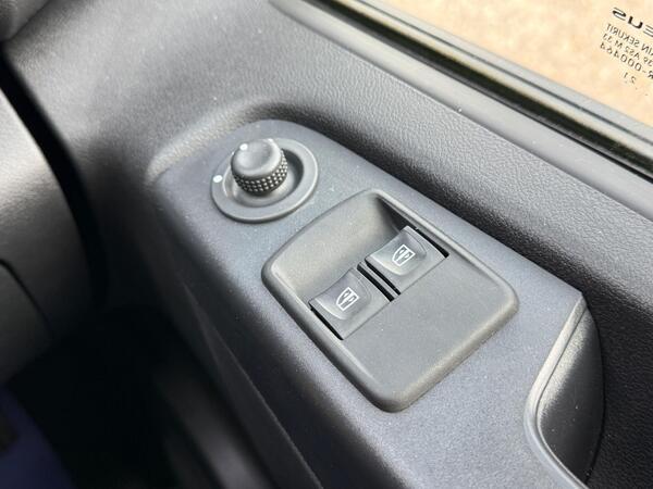Renault Trafic 2.0 dCi ENERGY 30 Sport Nav Crew Van LWB Euro 6 (s/s) 6dr