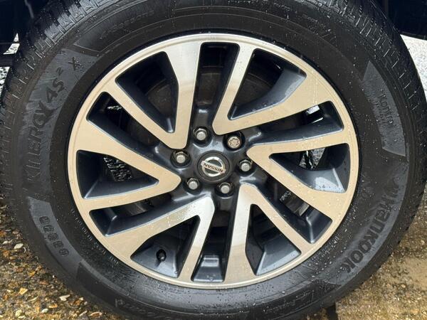 Nissan Navara 2.3 dCi Tekna 4WD Euro 6 (s/s) 4dr