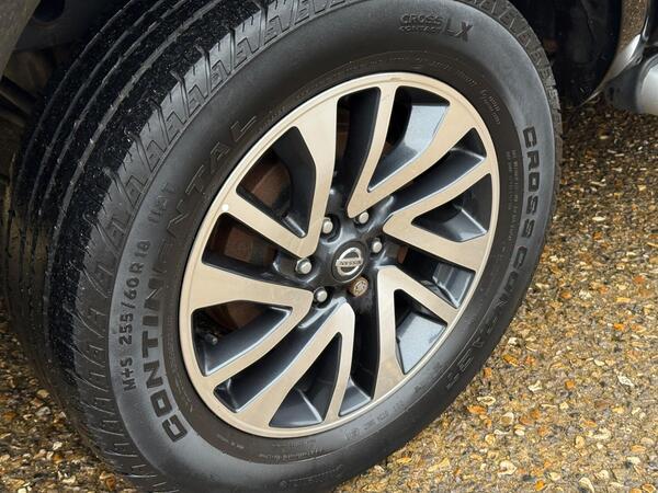 Nissan Navara 2.3 dCi Tekna Auto 4WD Euro 6 4dr