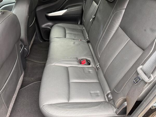 Nissan Navara 2.3 dCi Tekna Auto 4WD Euro 6 4dr