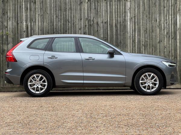 Volvo XC60 2.0 B5 MHEV Momentum Auto Euro 6 (s/s) 5dr