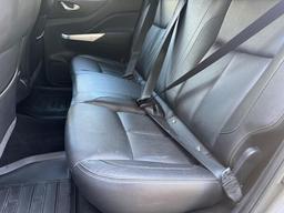 Nissan Navara 2.3 dCi Tekna Auto 4WD Euro 6 4dr at 13th