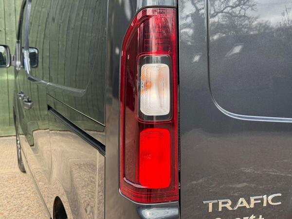 Renault Trafic 2.0 dCi Blue SL28 Sport+ L1 H1 Euro 6 (s/s) 5dr