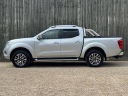 Nissan Navara 2.3 dCi Tekna Auto 4WD Euro 6 4dr at 11th