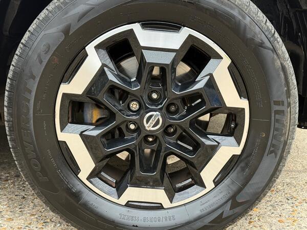 Nissan Navara 2.3 dCi Tekna Auto 4WD Euro 6 4dr